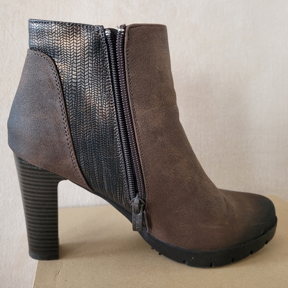 Brown ankle boots - Picture 3 of 9